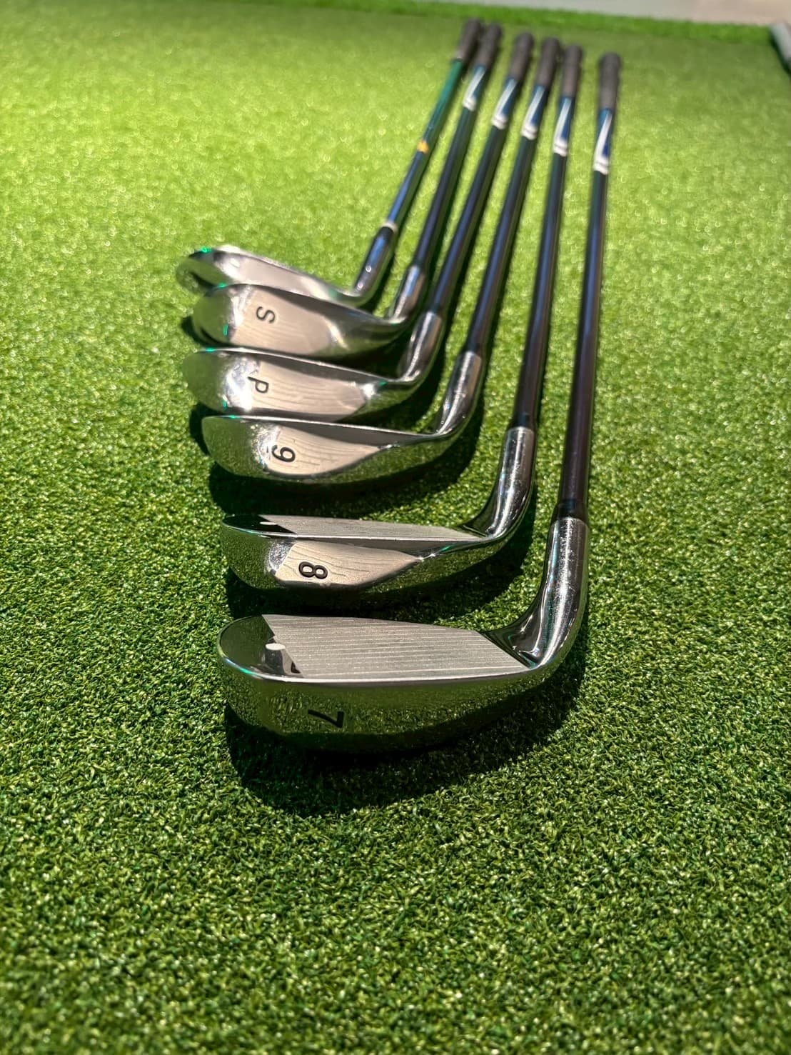 IGNIO IG-01 (Iron Set, 7-PW, SW (6 clubs))